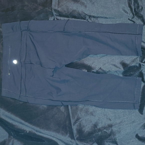 Lululemon Capri leggings 8 - Picture 2 of 8